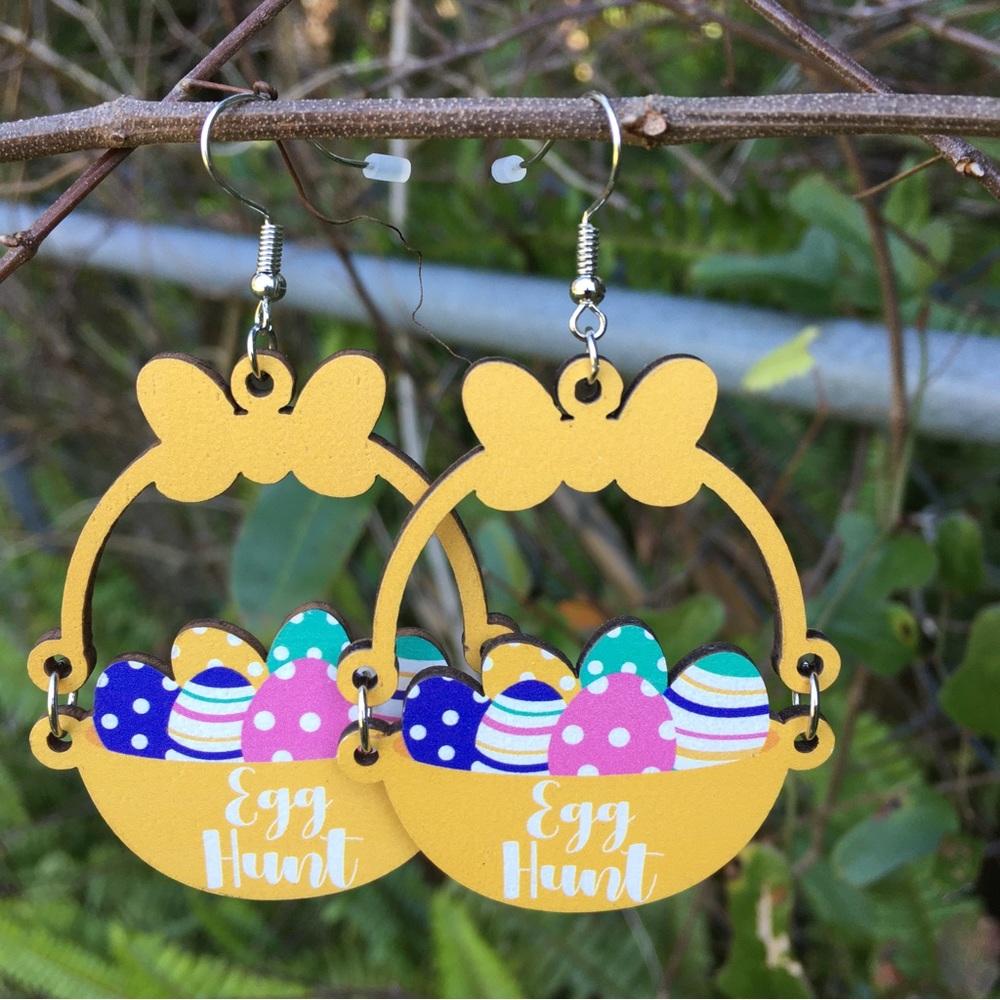 2 Sets Earrings Easter wood vintage